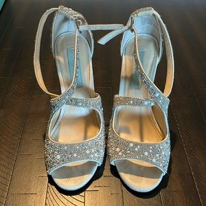 Betsy Johnson size 6 open toe bedazzled heel